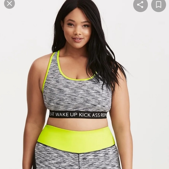 LIKE NEW 💥 TORRID Low Impact Wireless Sports Bra, Size 1 - Picture 2 of 8